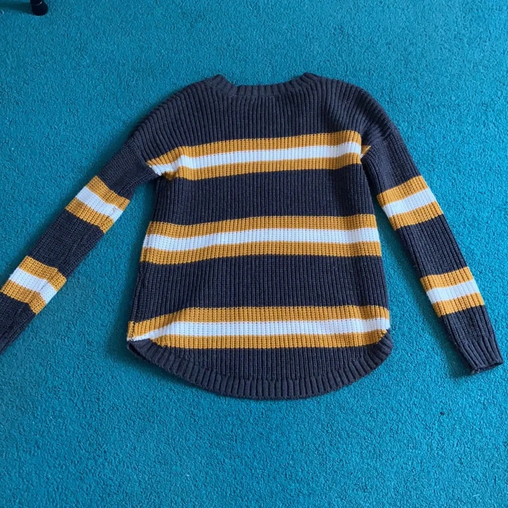 Sweater - Picture 2 of 3